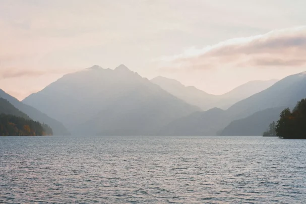 karsten-winegeart-Ce5rUBaxFhs-unsplash Soft mountain landscape in warm natural light.