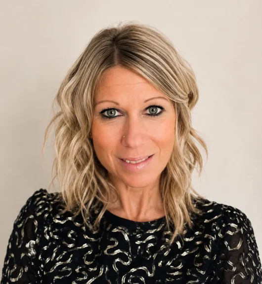 photo Portrait of Ceri Johnston, counsellor at The Listening Space.